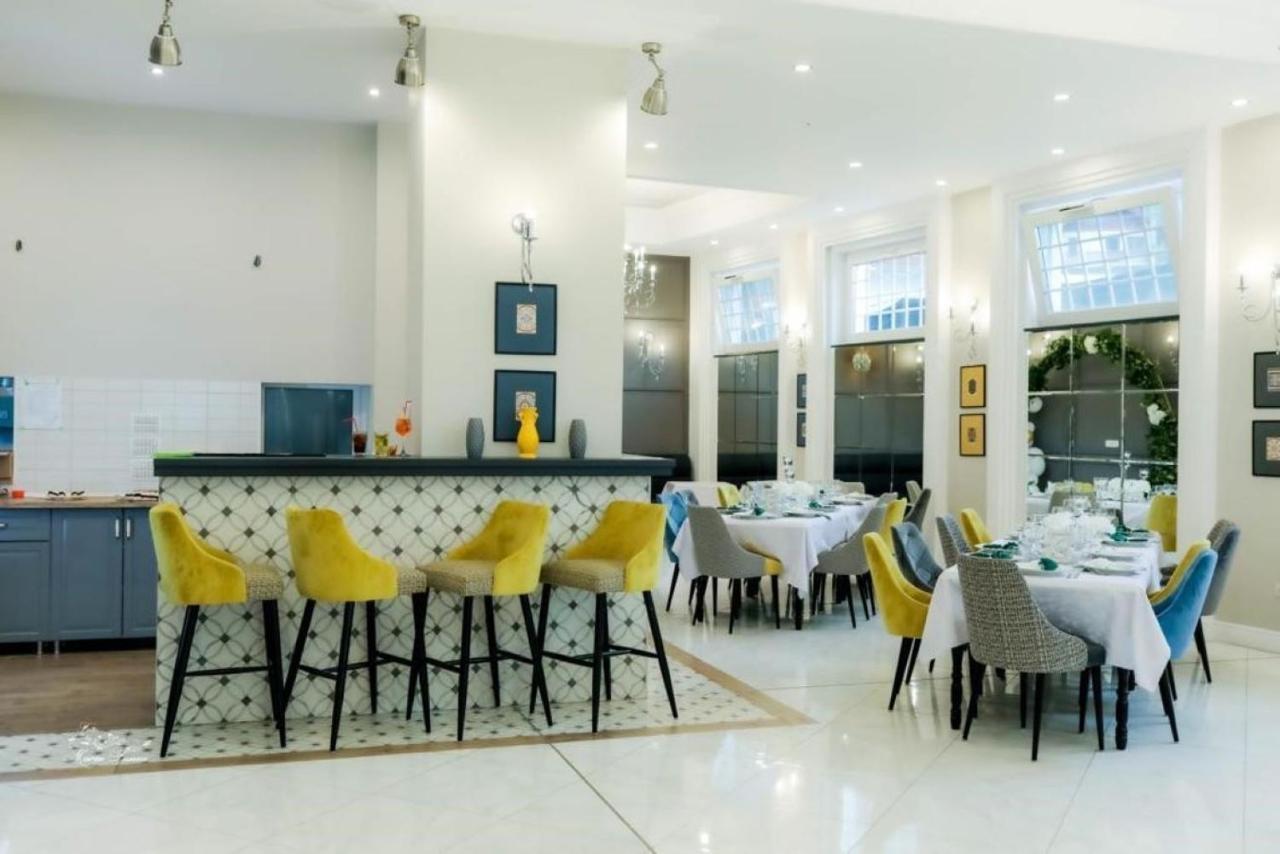 Artemis Hotel Baile Herculane Bagian luar foto
